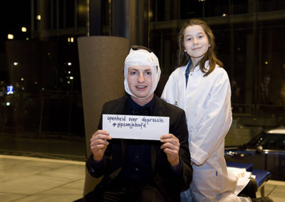 Depressiegala-gips-om-je-hoofd-3