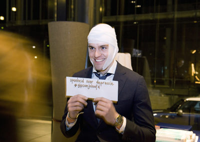 Depressiegala-gips-om-je-hoofd-4