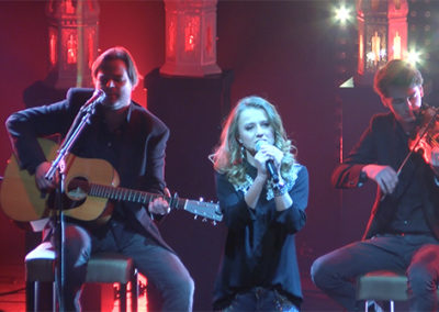 Depressiegala-onstage-Laura