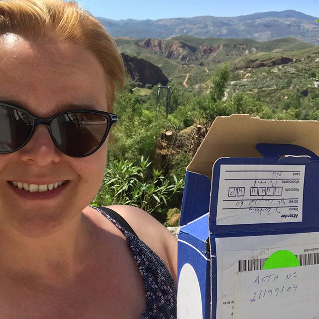 OMG wat zat ik in de rats de afgelopen week. Ik was in mijn inpakstress de helft van mijn antidepressiva vergeten 😱. Durf ik eindelijk met vakantie... 😬. Met dank aan psychiater, zwager, tnt en de Spaanse post 🙏🙏🙏 Pffffffff. Nu eindelijk ontspannen 😎 #vakantie #evenhelemaalweg #verdwaald #afhankelijk #lekkerjoh #opeenberg #andalusie